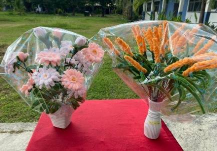 Bunga Meja Kawat Bulu